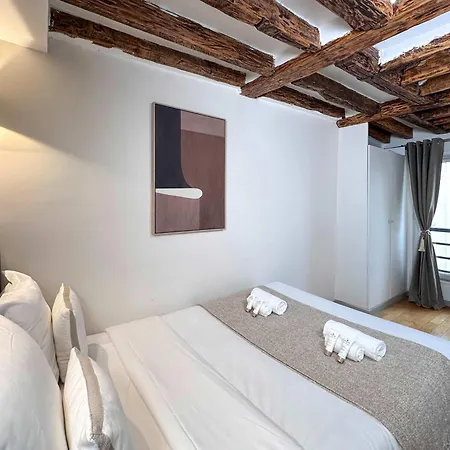 Charming With Elevator Access Near Luxembourg Gardens Paris